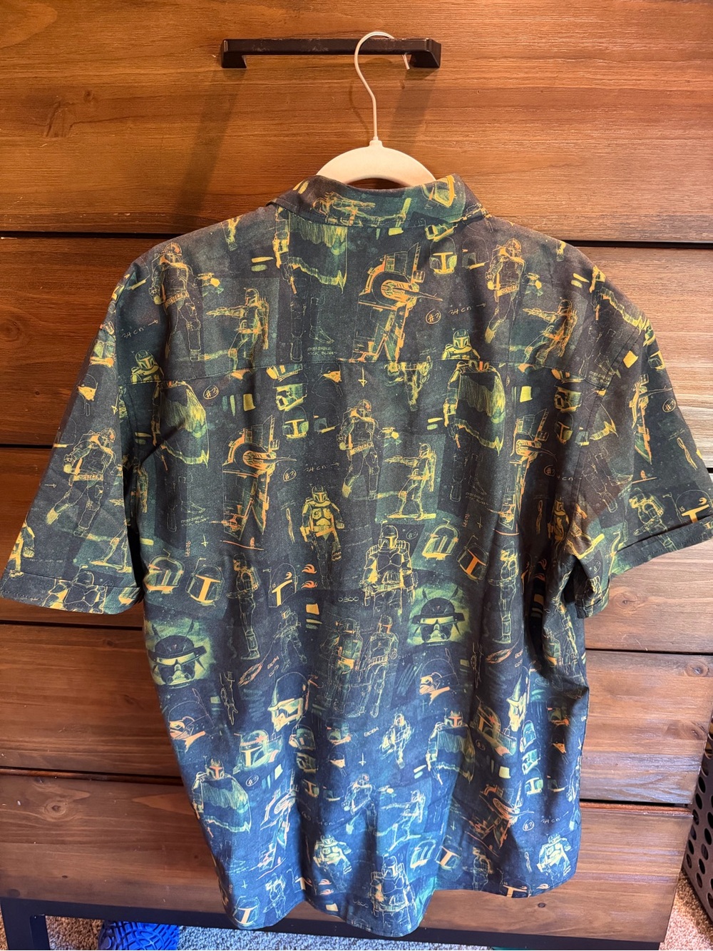 Star Wars Short Sleeve Button-Up Shirt - Mandalorian print - Picture 4 of 4